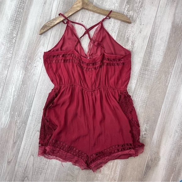 TULAROSA ‘Charmer’ Lace Eyelet Romper Size Large - Picture 12 of 14